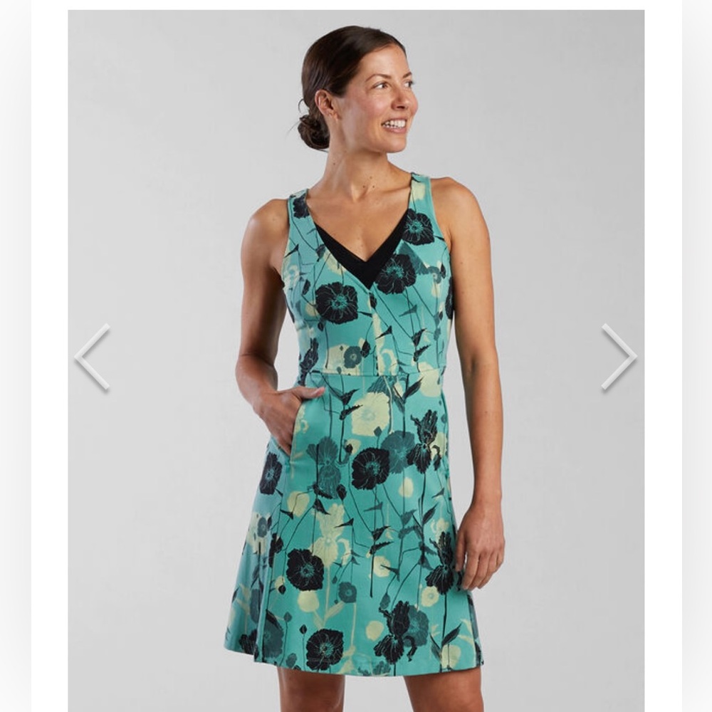 Title Nine Freelance Dress Anemone Tide Pool size Medium